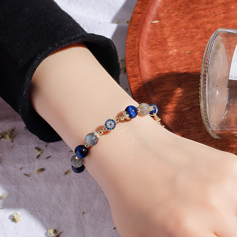 Bracelet Olivenorma en pierre de lune et saphir contre le mauvais œil