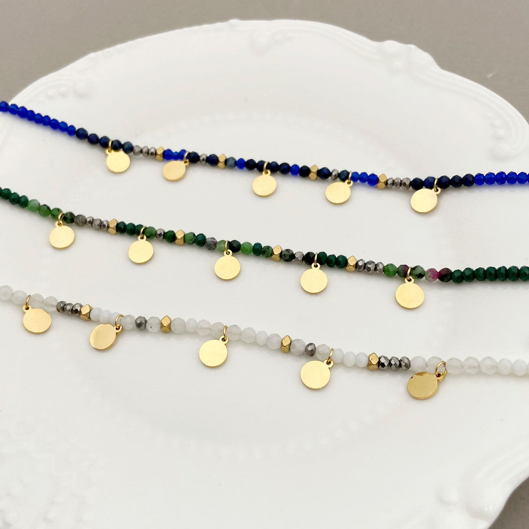 Bracelet à breloques en forme de disque en titane avec perles en pierre naturelle Olivenorma