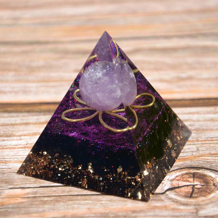 Sphère d'améthyste Olivenorma avec pyramide d'orgone en obsidienne 
