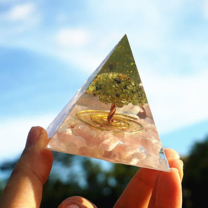 Pyramide d'orgone arbre de vie en quartz rose péridot Olivenorma