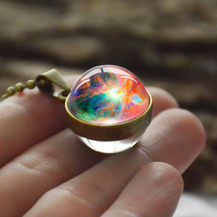 Collier coloré en boule de verre tridimensionnelle