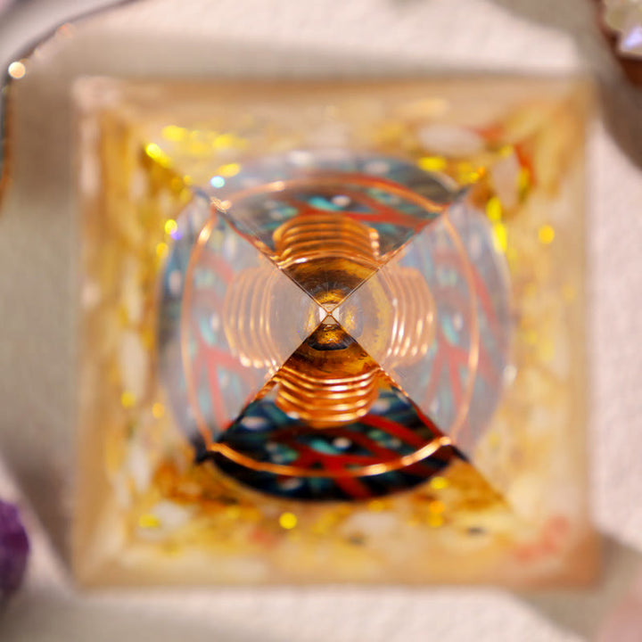 Pyramide d'orgone Oeil de tigre Olivenorma Agate jaune Oeil d'Horus