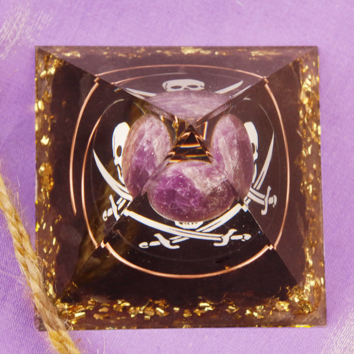Pyramide d'orgone symbole de crâne d'obsidienne améthyste Olivenorma