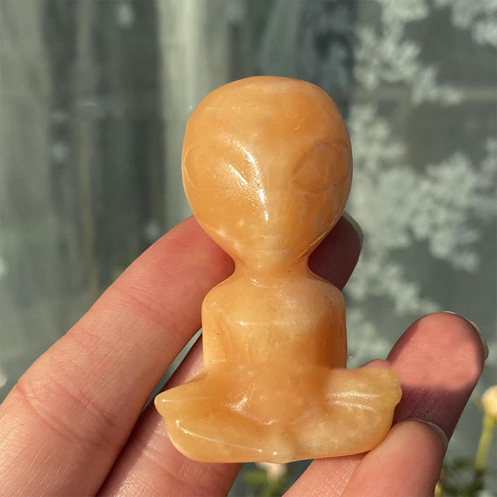 Décoration en pierres précieuses sculptées en forme de crâne extraterrestre en pierres naturelles Olivenorma 