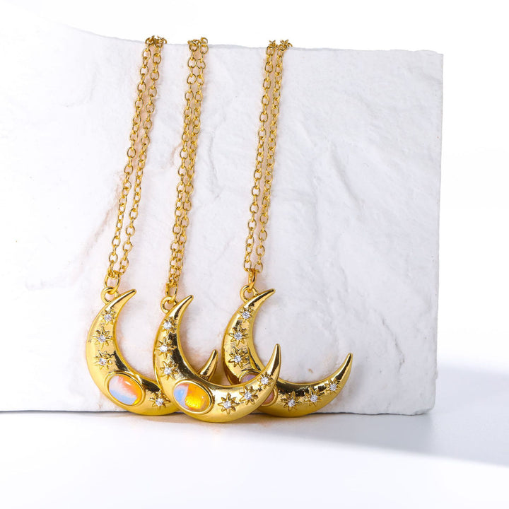 Collier pendentif clavicule en opale de lune dorée Olivenorma 