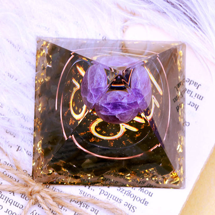 Sphère d'améthyste Olivenorma avec pyramide d'orgone du zodiaque Balance en obsidienne