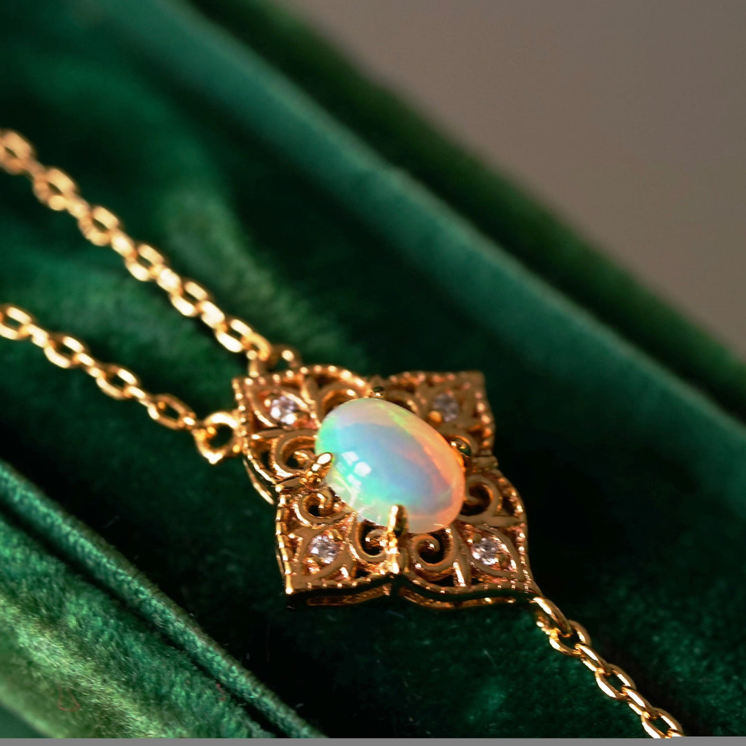 Collier en or 14 carats avec pétales d'opale vintage Olivenorma