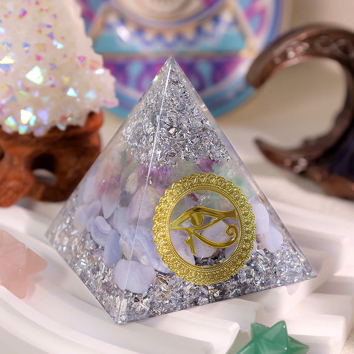 Pyramide d'orgone en calcédoine bleue et fluorite Olivenorma