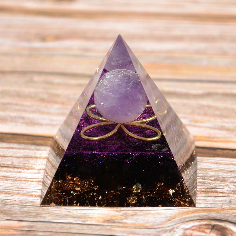 Sphère d'améthyste Olivenorma avec pyramide d'orgone en obsidienne 