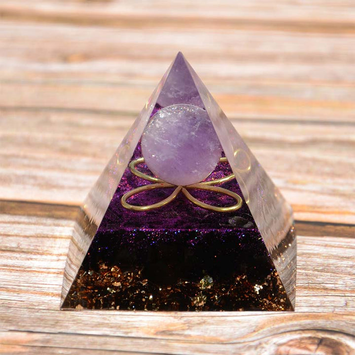 Sphère d'améthyste Olivenorma avec pyramide d'orgone en obsidienne 