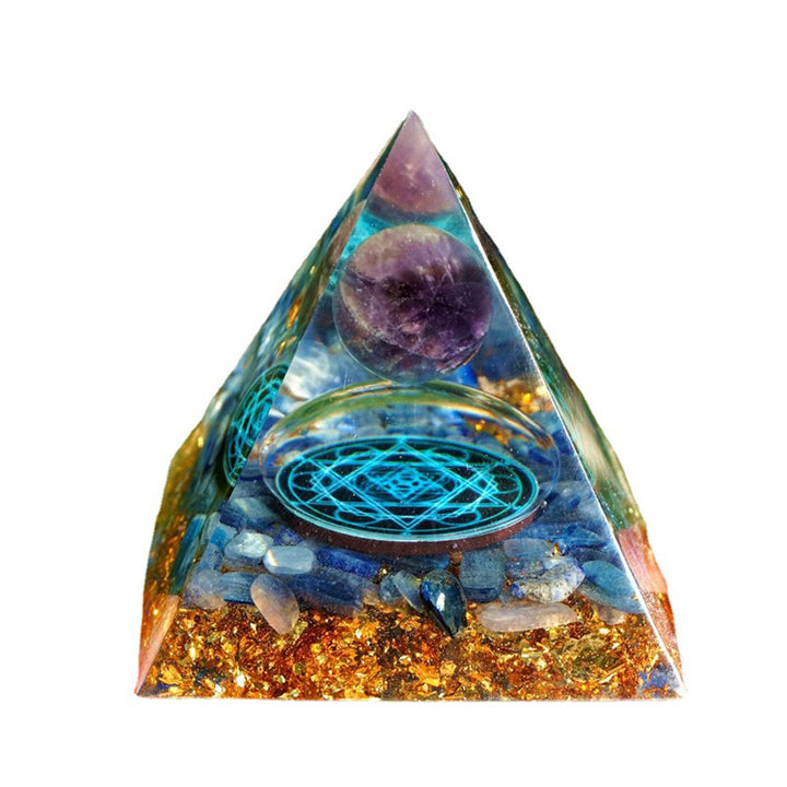 Pyramide d'orgone naturelle en améthyste avec cyanite