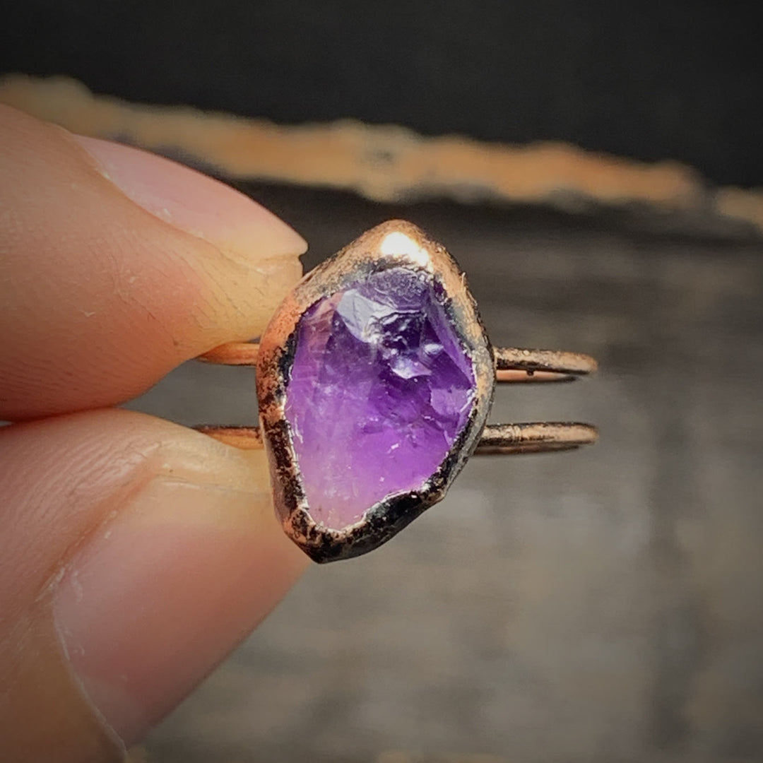 Bague ajustable en pierre brute irrégulière naturelle Olivenorma avec douze pierres de naissance