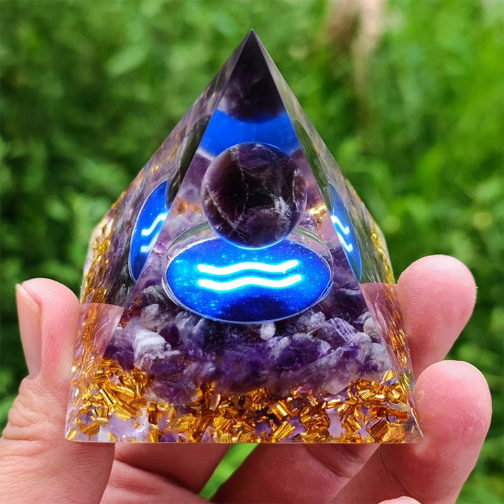 Pyramide d'orgone du zodiaque Verseau en améthyste Olivenorma