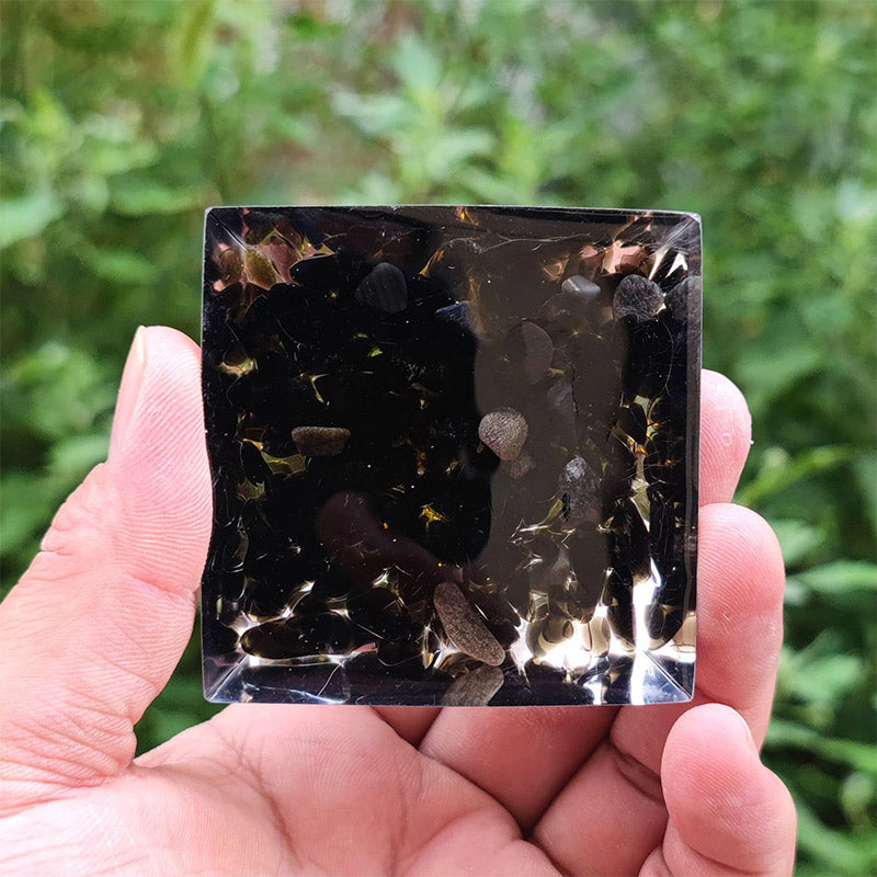 Pyramide d'orgone de l'arbre de vie en obsidienne Olivenorma avec péridot