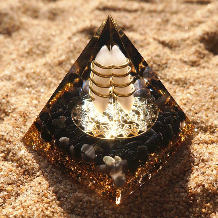 Pyramide d'orgone du dieu de la lumière en obsidienne cristalline transparente Olivenorma