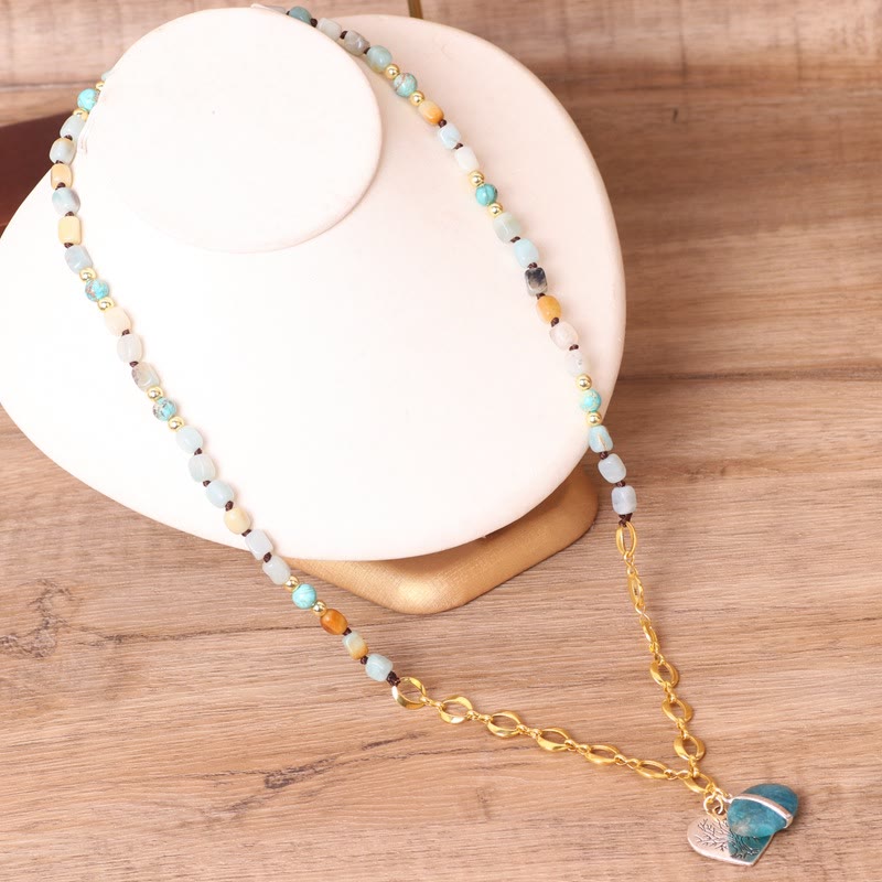 Collier Mala avec pendentif en forme de cœur et perles en pierre irrégulières Olivenorma 