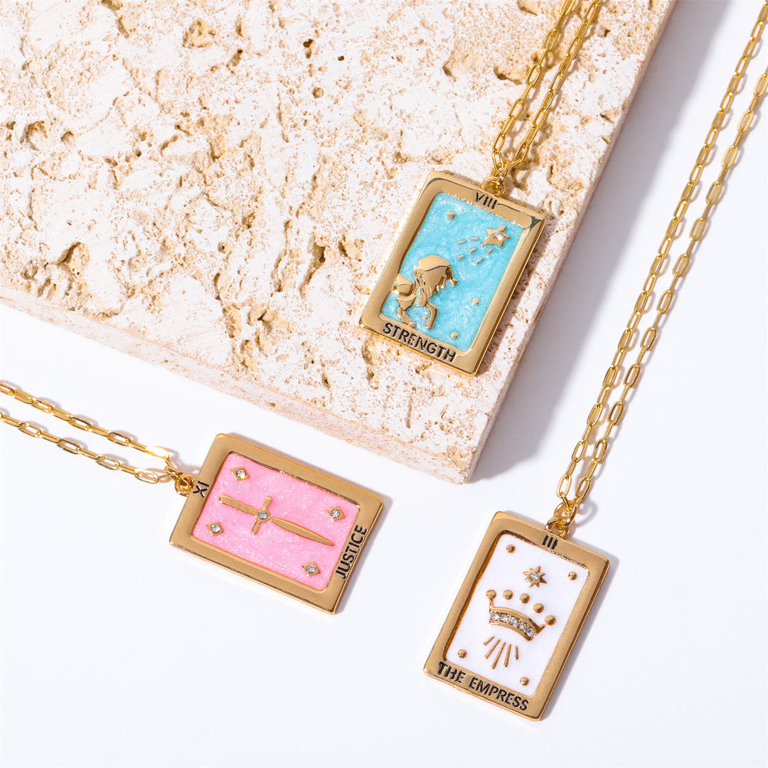 Collier pendentif carré en acier titane avec carte de tarot vintage Olivenorma 