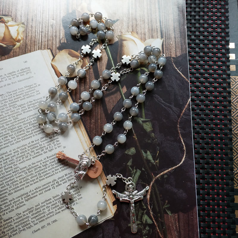 Collier chapelet en pierre de lune grise avec croix de Jésus Olivenorma - image 4