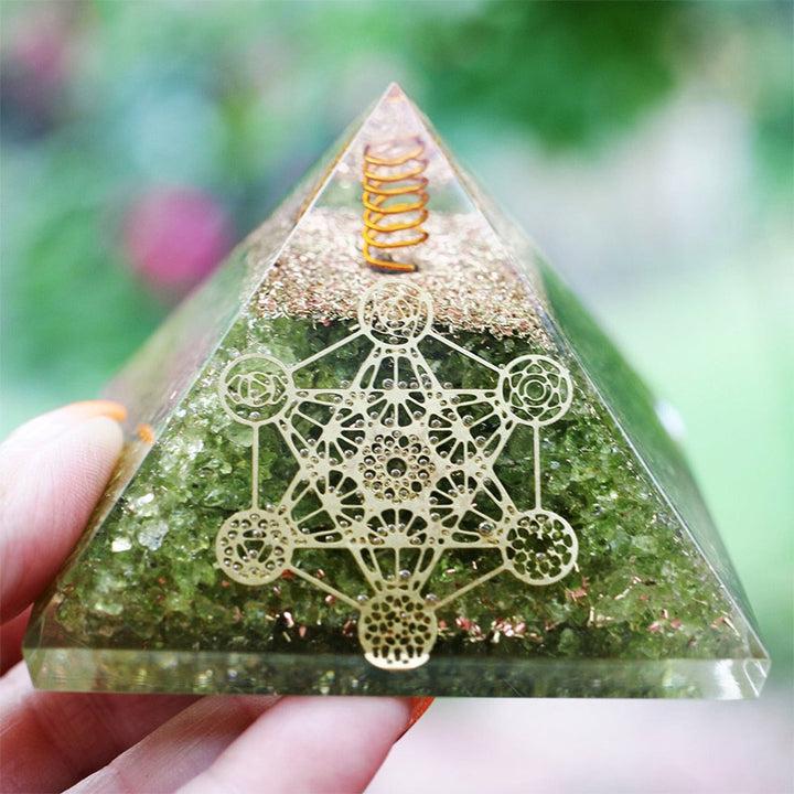 Pyramide d'orgone du cube de Metatron en péridot Olivenorma