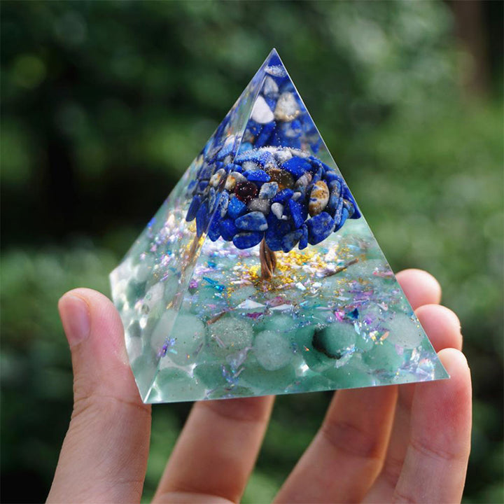 Pyramide d'orgone en lapis-lazuli Olivenorma avec aventurine verte