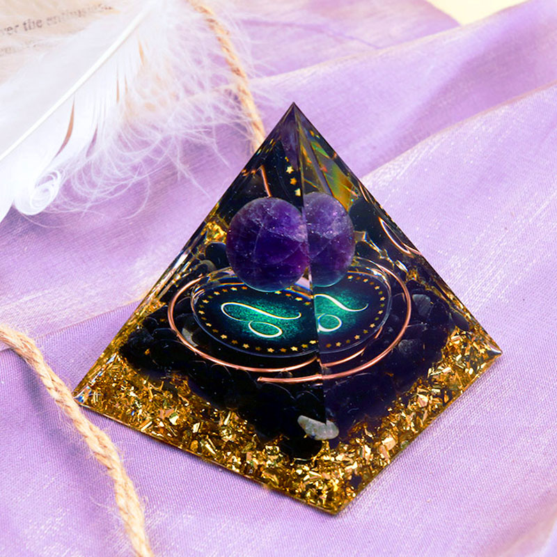 Sphère d'améthyste Olivenorma avec pyramide d'orgone du zodiaque Lion en obsidienne