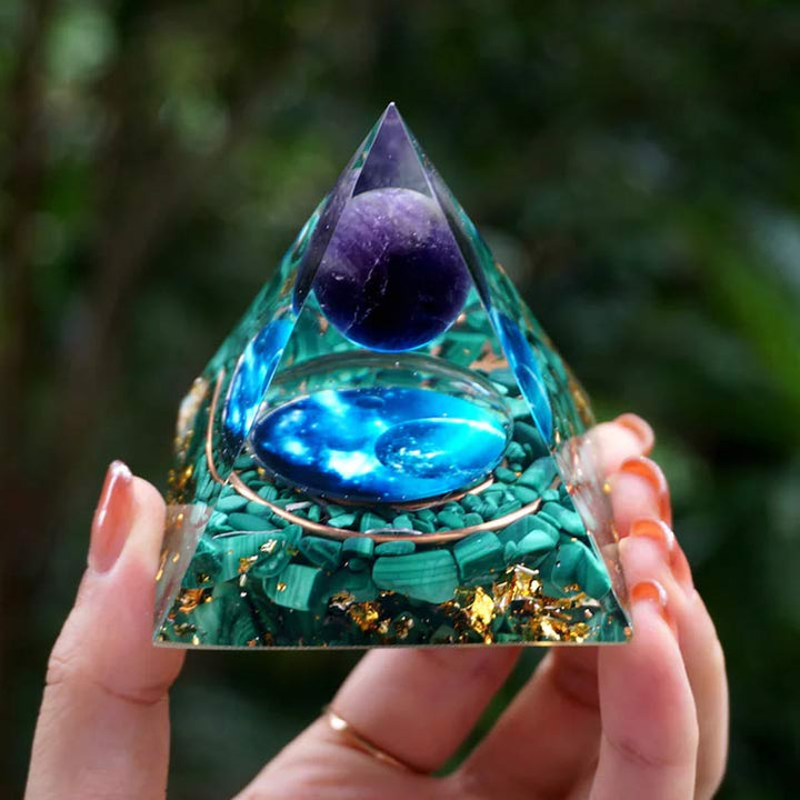 Pyramide d'orgone en améthyste Olivenorma avec malachite