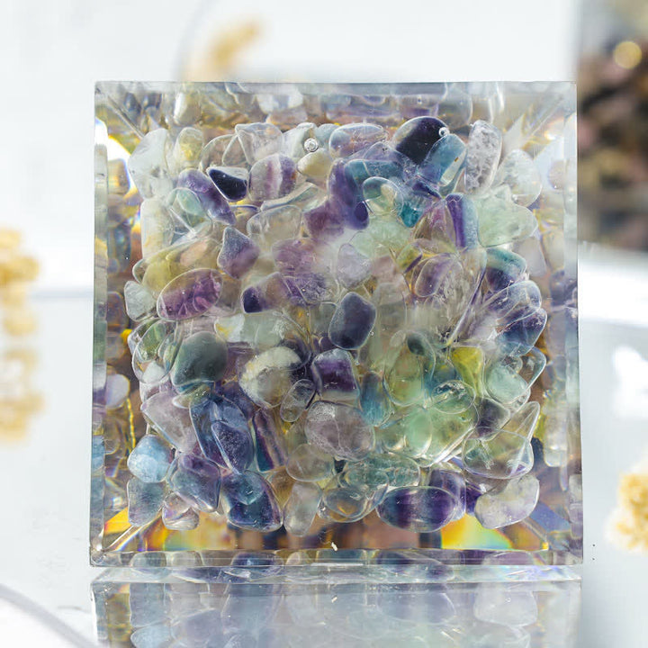 Pyramide d'orgone de croissance de rhodonite Olivenorma avec fluorite