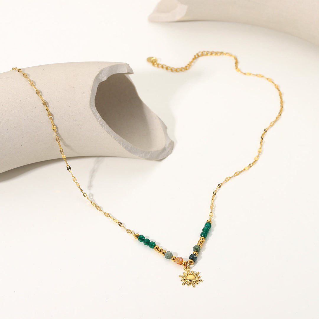 Collier avec pendentif en pierre de soleil émeraude et labradorite Olivenorma 