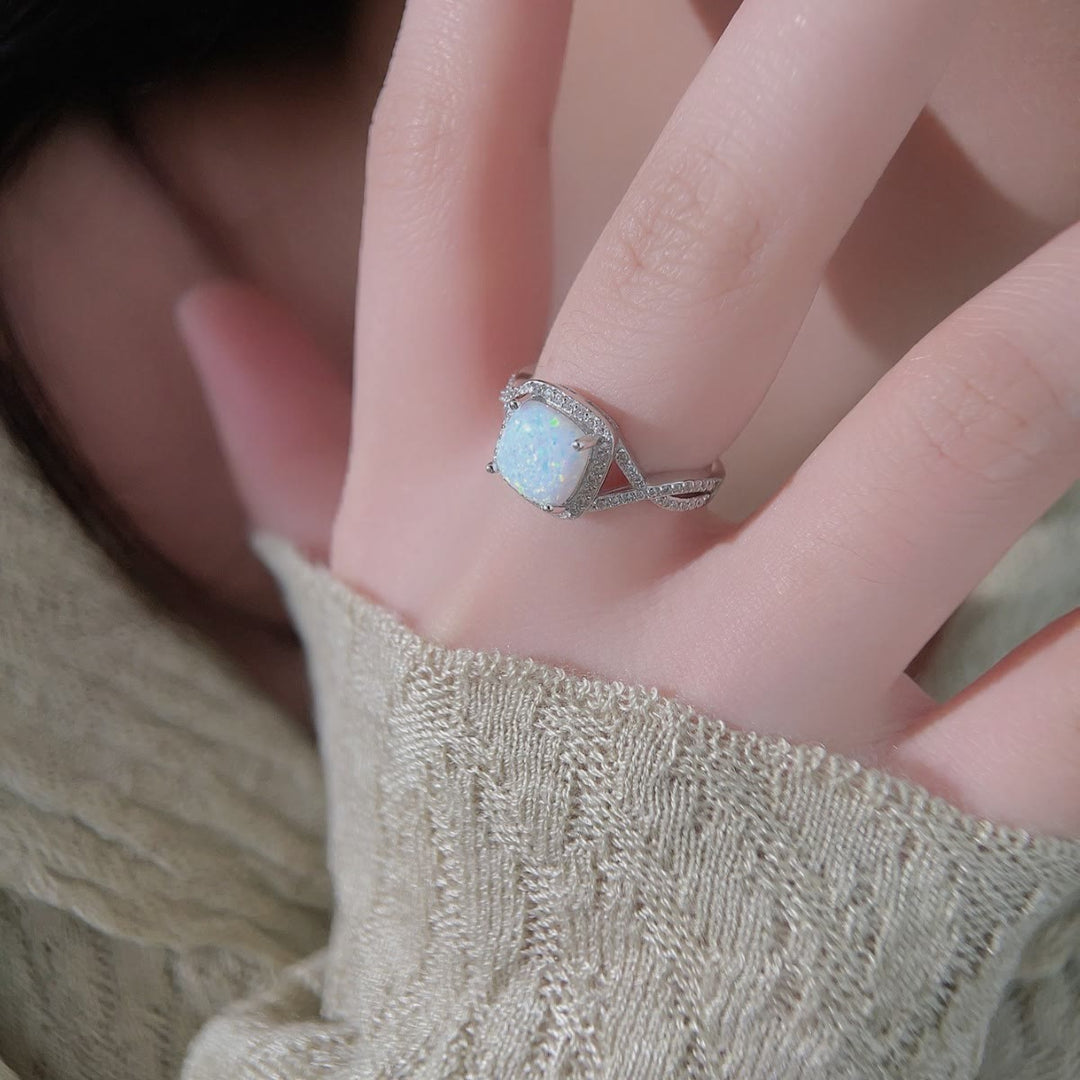 Bague Olivenorma en zircone blanche opale carrée de grande taille