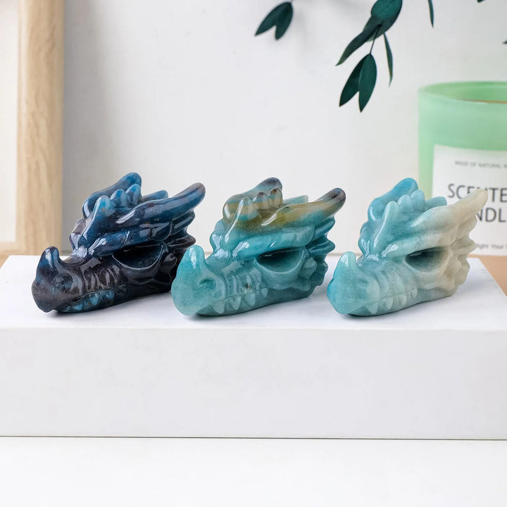 Décoration en pierre précieuse sculptée en forme de tête de dragon en apatite bleue Olivenorma