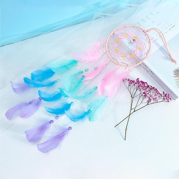 Attrape-rêves fait main en perles acryliques colorées et plumes Olivenorma 