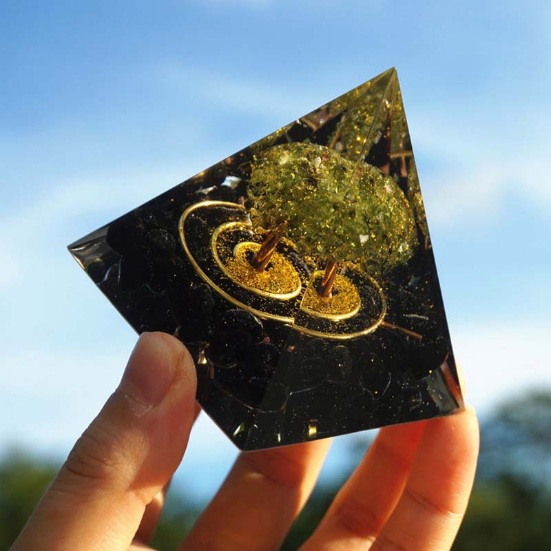 Péridot Olivenorma avec pyramide d'orgone Reiki Arbre de vie en obsidienne 