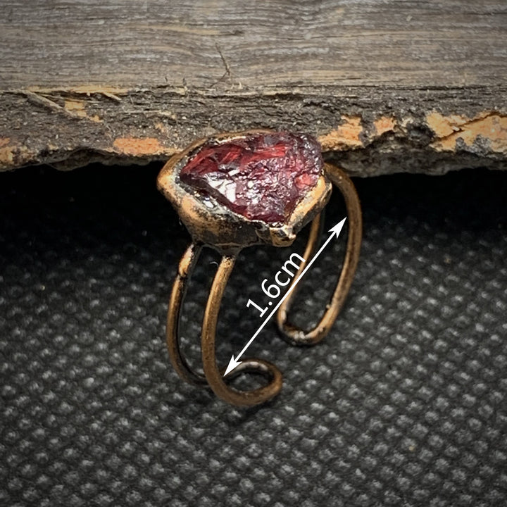 Bague ajustable en pierre brute irrégulière naturelle Olivenorma avec douze pierres de naissance
