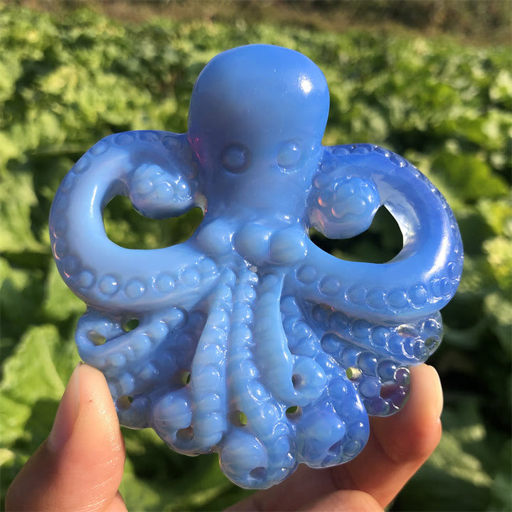 Décoration en pierre précieuse de pieuvre en opalite bleue naturelle Olivenorma 