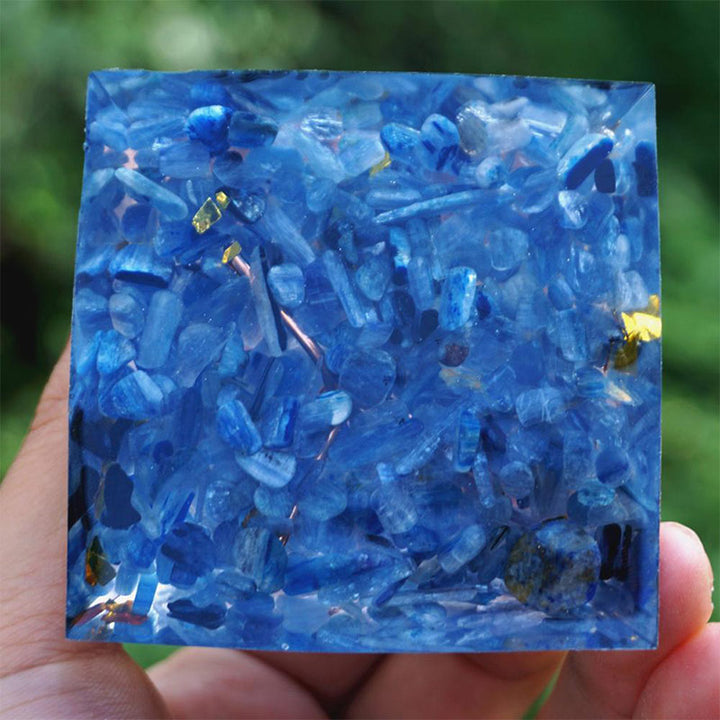 Pyramide d'orgone d'arbre de vie en améthyste cyanite Olivenorma