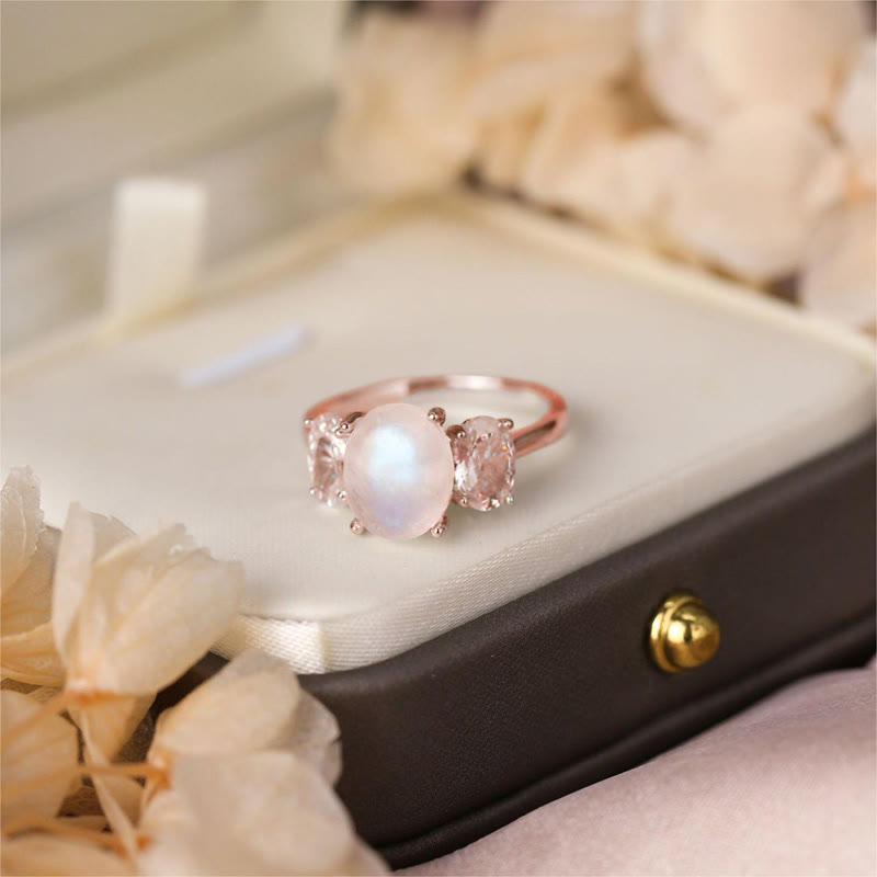 Bague en or rose avec trois diamants et pierre de lune et zircon blanc Olivenorma