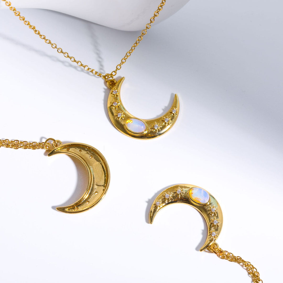 Collier pendentif clavicule en opale de lune dorée Olivenorma 