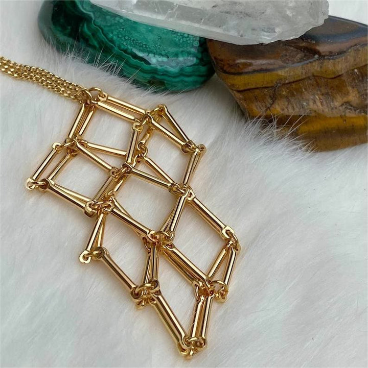 Collier avec pendentif en pierre brute et maille métallique en cristal Olivenorma 