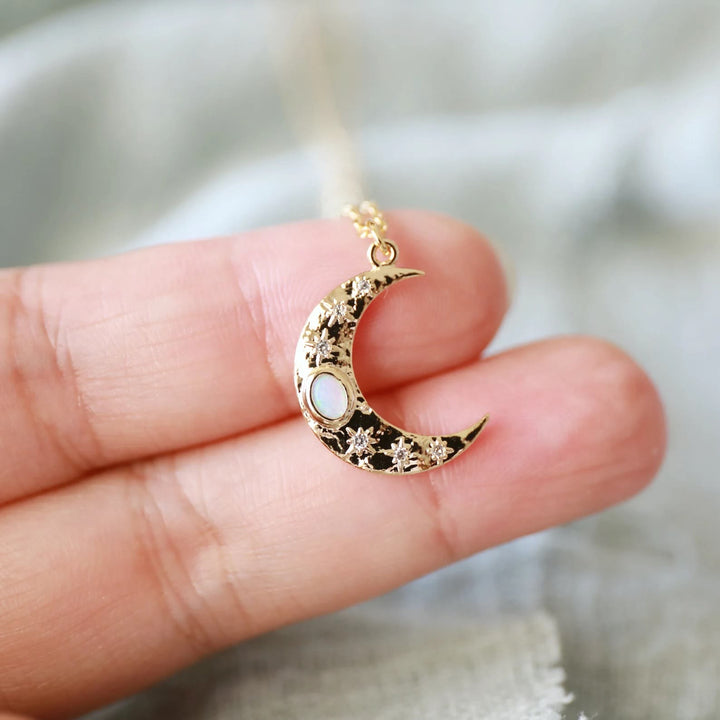 Collier pendentif clavicule en opale de lune dorée Olivenorma 