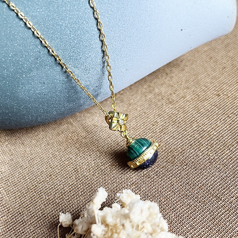 Collier pendentif en forme de sphère en grès bleu malachite « Stellar Corona » Olivenorma