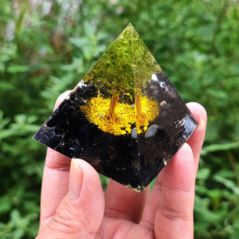 Pyramide d'orgone de l'arbre de vie en obsidienne Olivenorma avec péridot