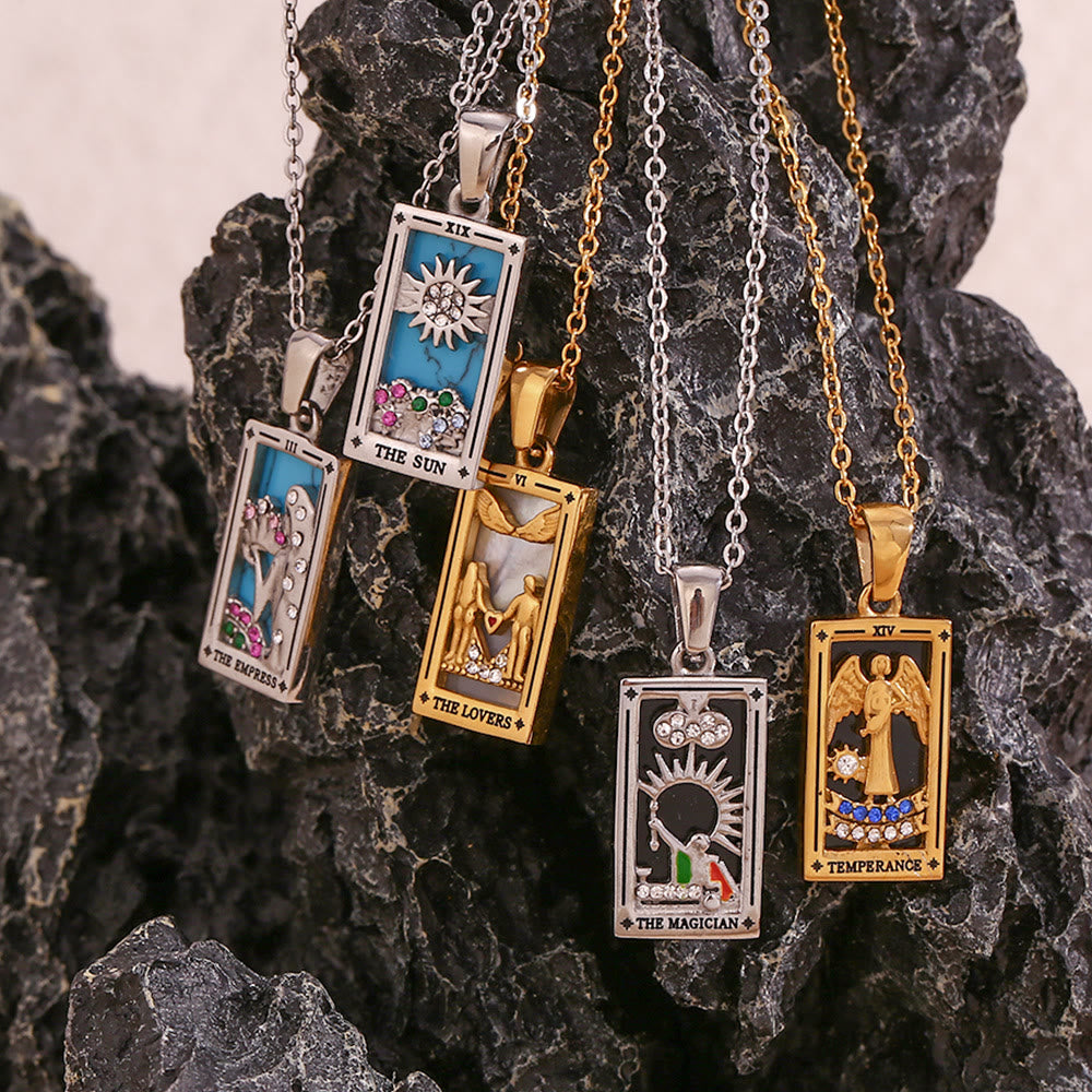 Collier de cartes de tarot en acier inoxydable plaqué or 18 carats Olivenorma 