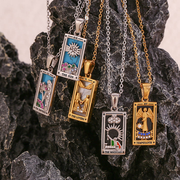Collier de cartes de tarot en acier inoxydable plaqué or 18 carats Olivenorma 