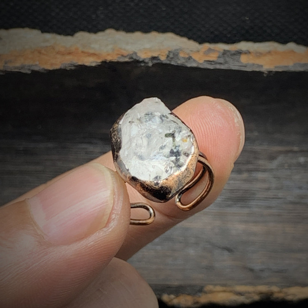 Bague ajustable en pierre brute irrégulière naturelle Olivenorma avec douze pierres de naissance