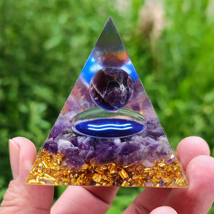 Pyramide d'orgone du zodiaque Verseau en améthyste Olivenorma