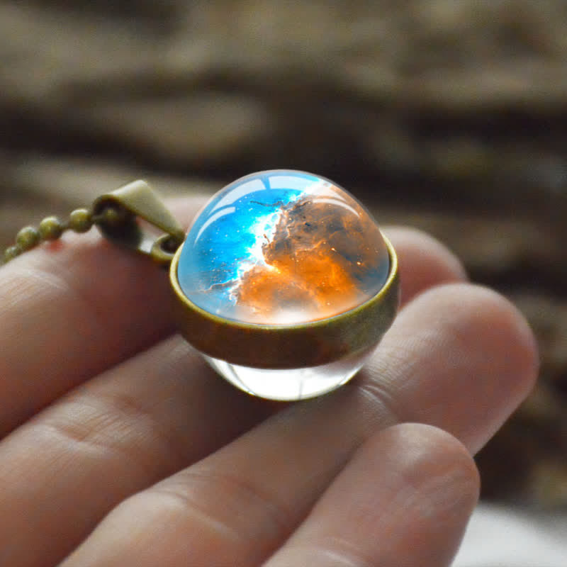 Collier coloré en boule de verre tridimensionnelle