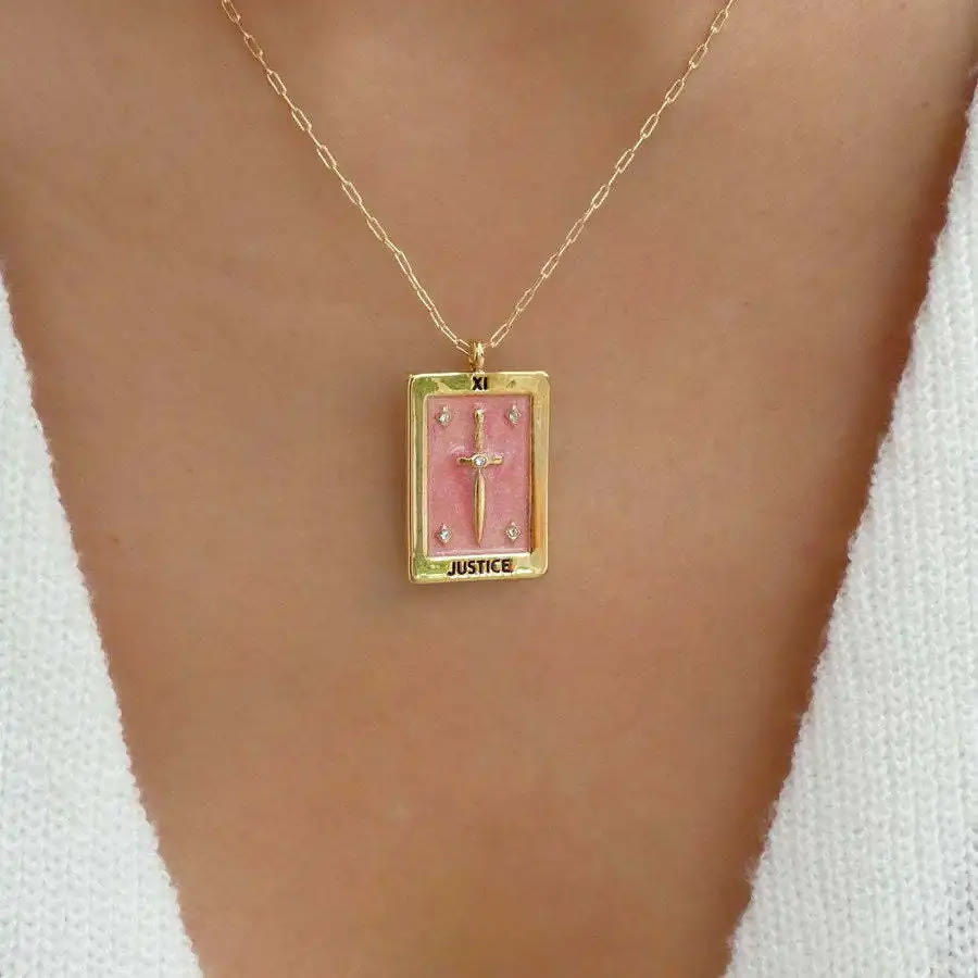 Collier pendentif carré en acier titane avec carte de tarot vintage Olivenorma 