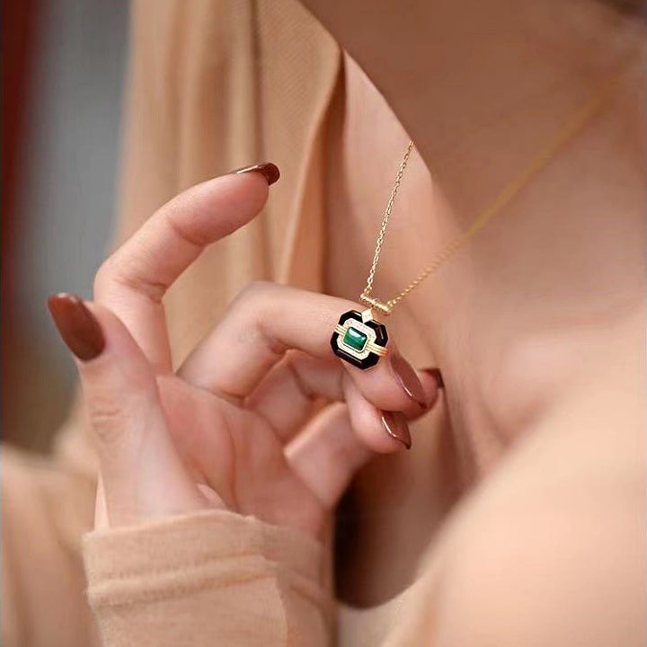 Collier vintage émeraude Olivenorma « Beyond the Oasis »