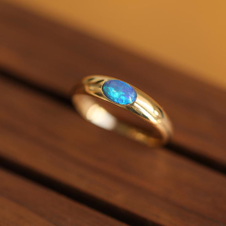 Bague rétro simple en or avec opale bleue ovale Olivenorma