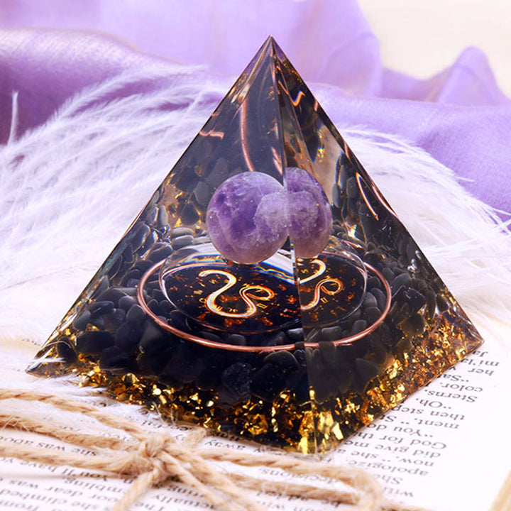 Sphère d'améthyste Olivenorma avec pyramide d'orgone du zodiaque Lion en obsidienne